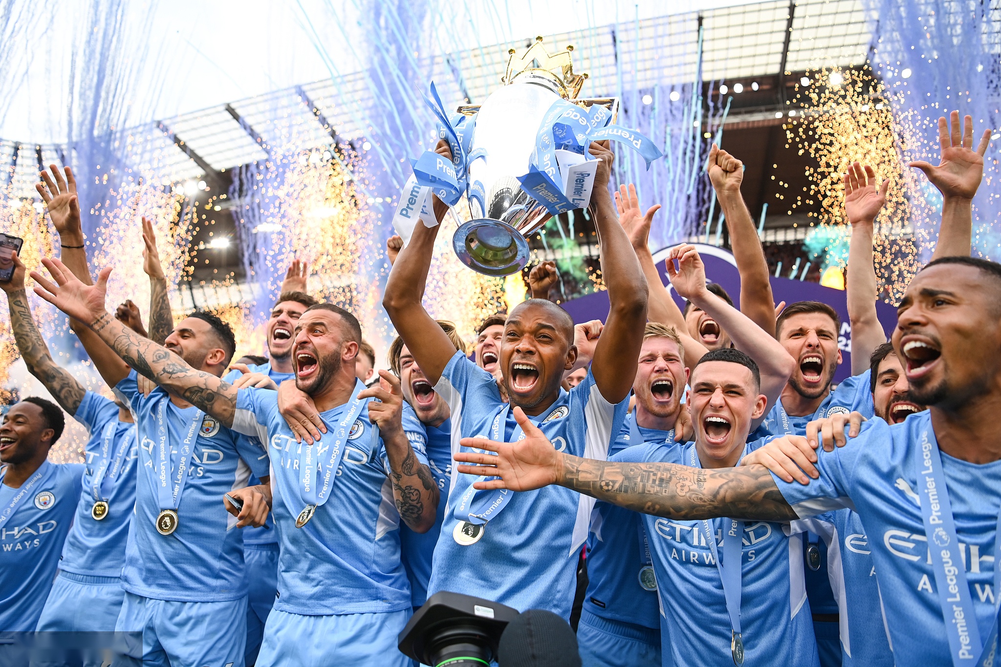 的支持下 的支持下